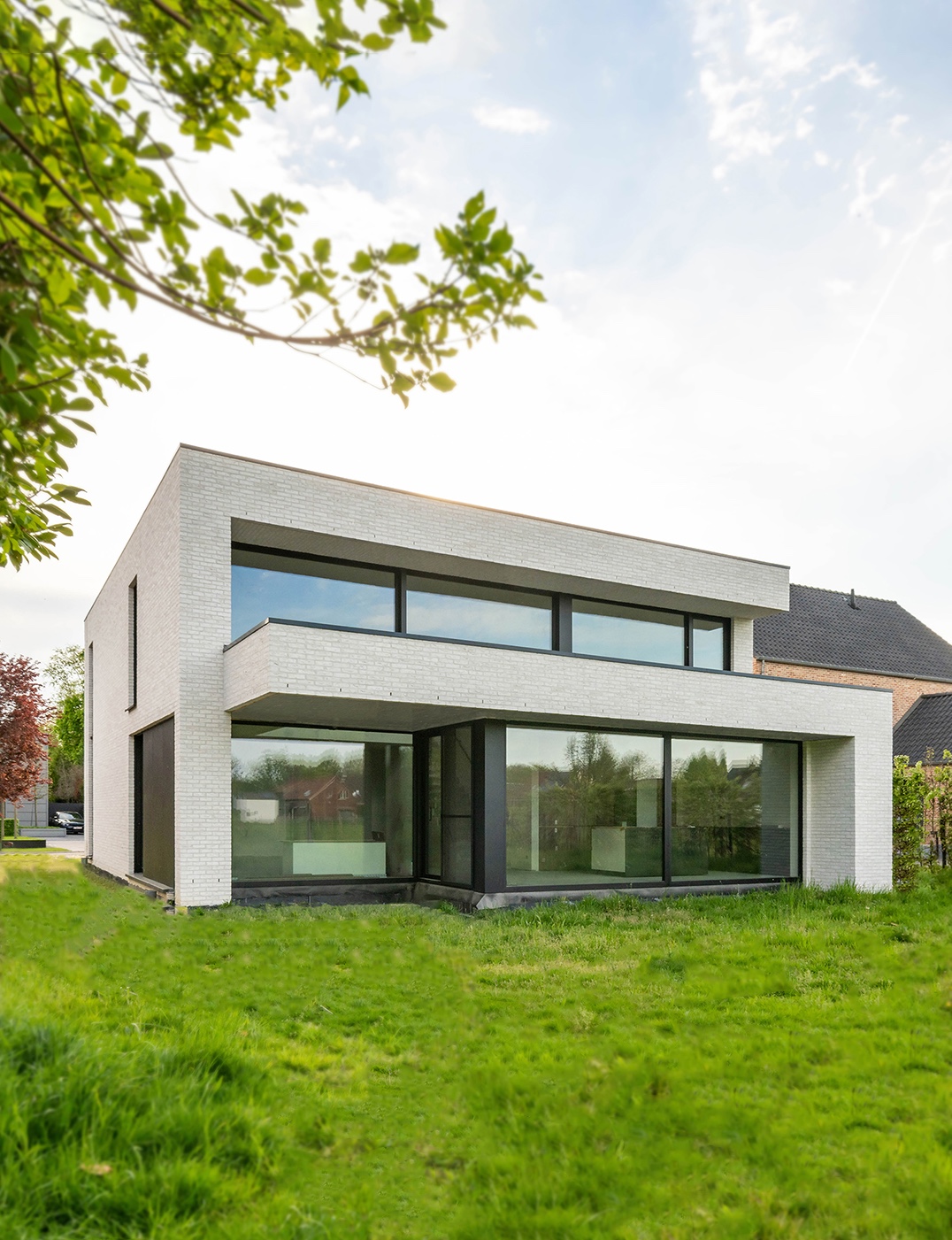 Achterzijde van moderne nieuwbouw